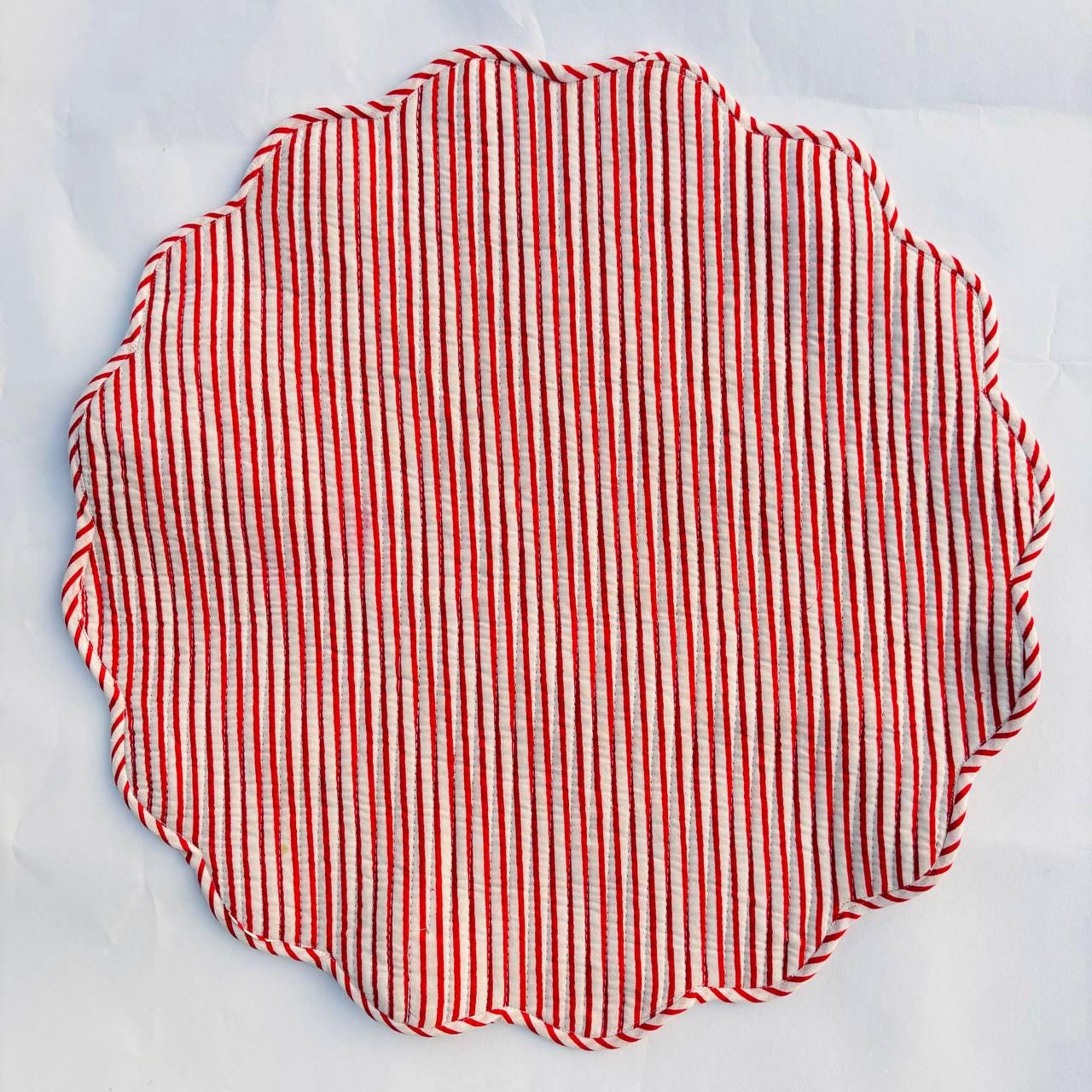 Floral Quilted Placemat & Napkin Set: Christmas Green and Red, 15x15 Inch